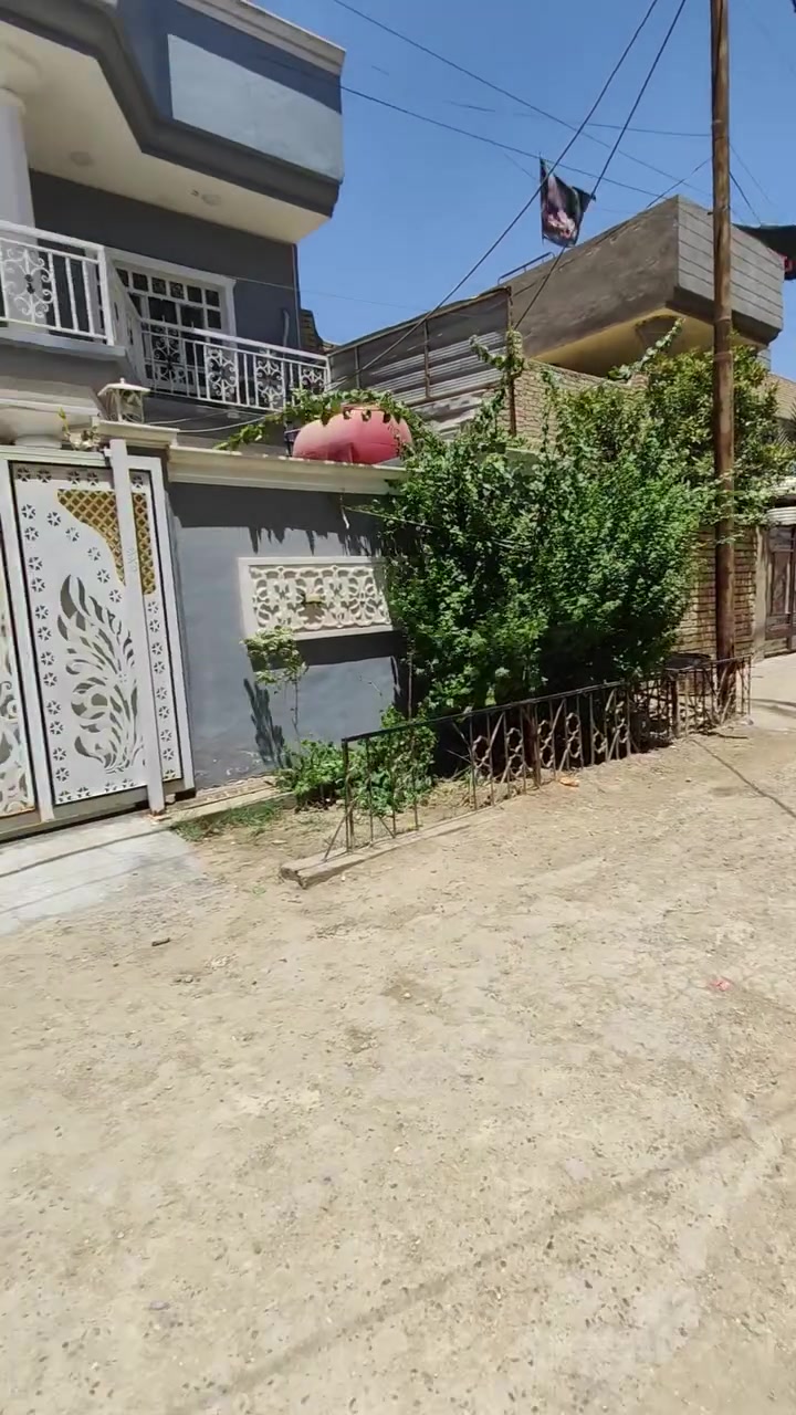 ياالله بيت مساحه 200مترطابو زراعي سند 25 تحويل سهم 
يحتوي على غرف نوم 5وستقبال ومطبخ وصاله وصحيات داخليه وخارجيه وگراج سياره خدمات كامله العنوان طوريج خلف ابو هاشم   
معروض لدى مكتب بيروت للعقار الكائن في طوريج حي الجمعيه  
لاستفسار ***********++***********
