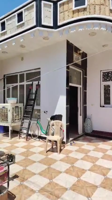 سلام عليكم دار للبيع ركن عل شارعين مساحه ١٦٠ متر طايق واحد بيت غرفتين نوم صاله صتغبال مطبخ حمامات داخل وخارج كراج جبير سياره تدخل بي مرتب موقعه دور الزراعه تقاطع القدس الستفار التصال ***********
