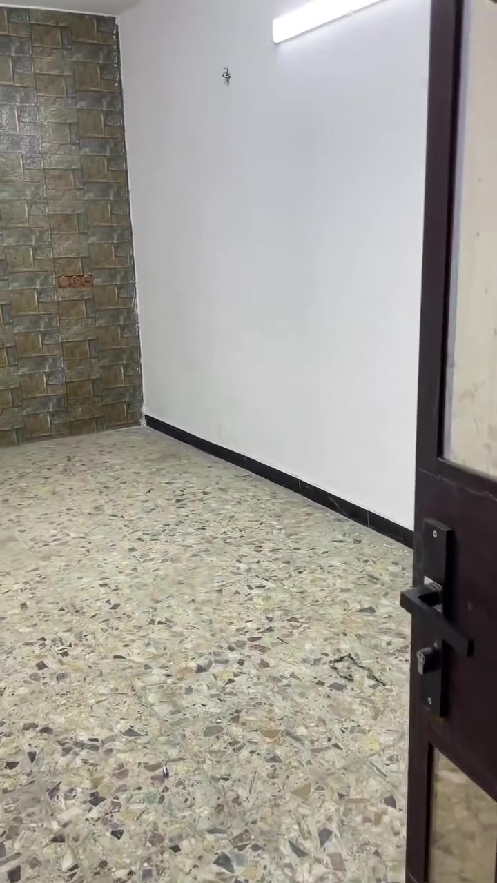 بيت للايجار مساحه ١٠٠ متر
حي اور قرب جامع الفردوس 
للاستفسار الاتصال 
***********
