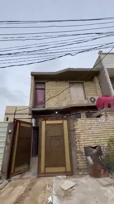بيت ١٠٠ للبيع مع اثاث البيت سعره ١٠٠ مليون يبعد عن شارع البوبيات ٣٠٠م  شارعه ٧م كربلاء للاستفسار *********** مع مجال قليل
