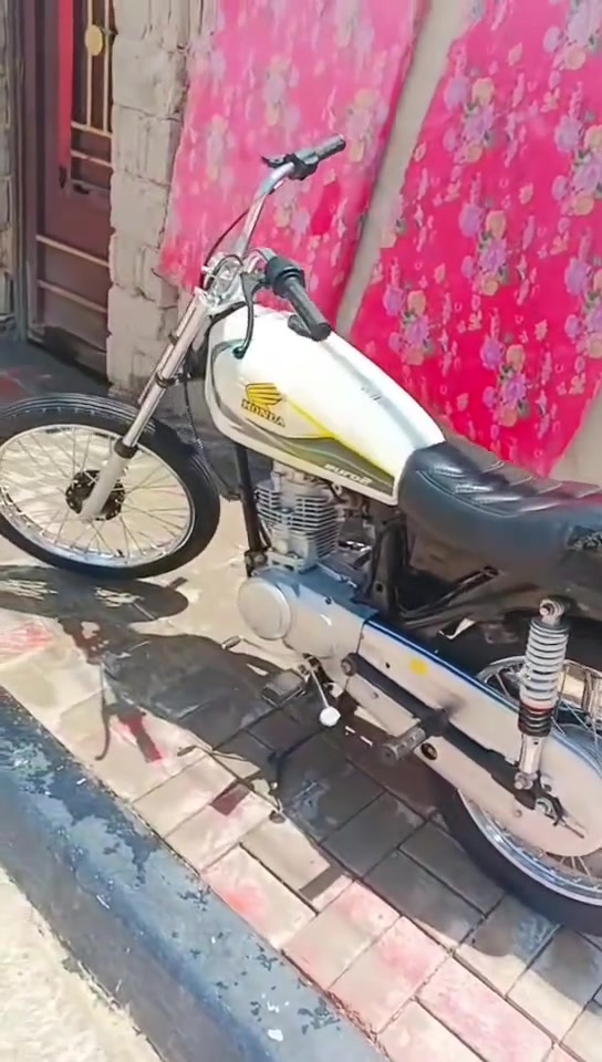 دراجه كلك للبيع شلامجه محرك ممفتوح مديل 24
نضيفهه رايدهه 450 قفل الشراي يراسلني ✅

وهاذ رقمي ***********
