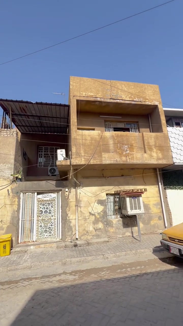🏠 للبيع بيت سكني – فرصة مناسبة
📍 الموقع: بغداد – مدينة الصدر قطاع 47
📐 المساحة: 72 م² – نصف قطعة أمامية
🛣️ الشارع: فرع عريض، مو دربونه ، 
🏡 البيت على الشارع العام

🔹 الطابق الأول:
• استقبال
• حمام وتواليت
• مطبخ
• غرفة نوم

🔹 الطابق الثاني:
• غرفتين نوم
.

📞الاستفسار:***********
