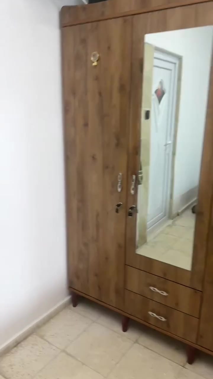 مزاد البركة لبيع الاثاث غرفة نفر تركي جديد غير مستخدم السعر ٣٥٠ الف العنوان حي الضباط مقابل جامع المدلل متواجدين من ال ١٠ صباحاً الى ال ١٠ مساءً 
*********** اتصال 
***********واتس اب واتصال

