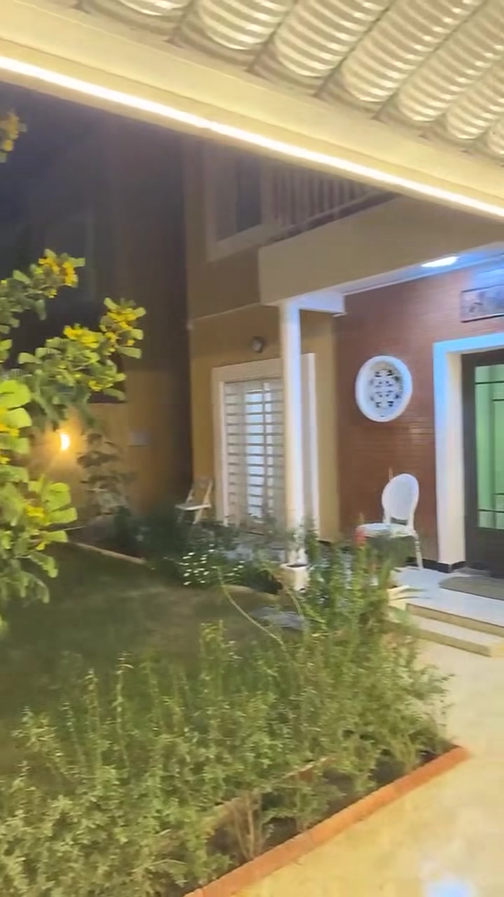 المجمع البناني • ٢١٦م • مفروش