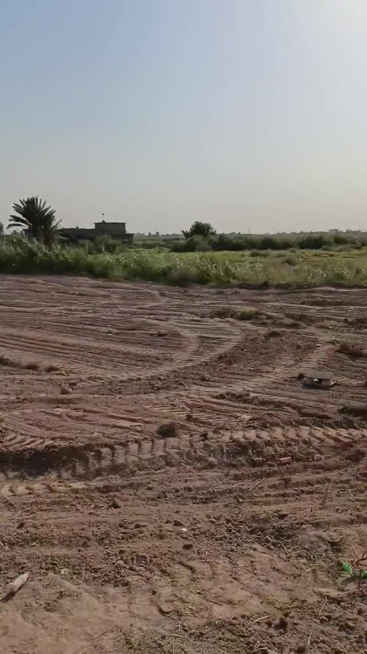 المكان بغداد ناحية الوحدة طريق الكوت مقابيل سيطرة اللج الاولى من جهة بغداد تبعد عن الشارع العام دقيقتين تابعة لبغداد ( منطقة الحميضة)
ارض زراعية عقد 117 ب اسمي مجدد . المساحة 35 دونم
تصلح سكن وزراعة
ماء كهرباء واصل كلشي تبليط وجه شارع ومدرسة قريبة ومحلات 
واجهة الارض ٨٠ متر الارض غير مزروعة 

‏‪***********‬‏
المكان بغداد ناحية الوحدة طريق الكوت مقابيل سيطرة اللج الاولى من جهة بغداد تبعد عن الشارع العام دقيقتين تابعة لبغداد ( منطقة الحميضة)

نص مكتوب في الصور:
- أسواق علي قاسم Google Maps
- أسواق علي قاسم
- Google Maps