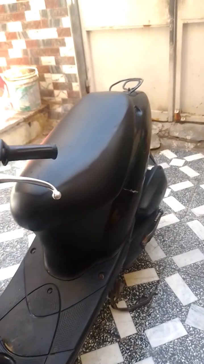 سلام عليكم دراجه سازوكي للبيع بلادي كهربائيات شغاله مابيه نقص مبدل فقط بستم دراجه خرسه مكاني المجر الكبير لتواصل واتساب *********** سعره 350 وبيه مجال
