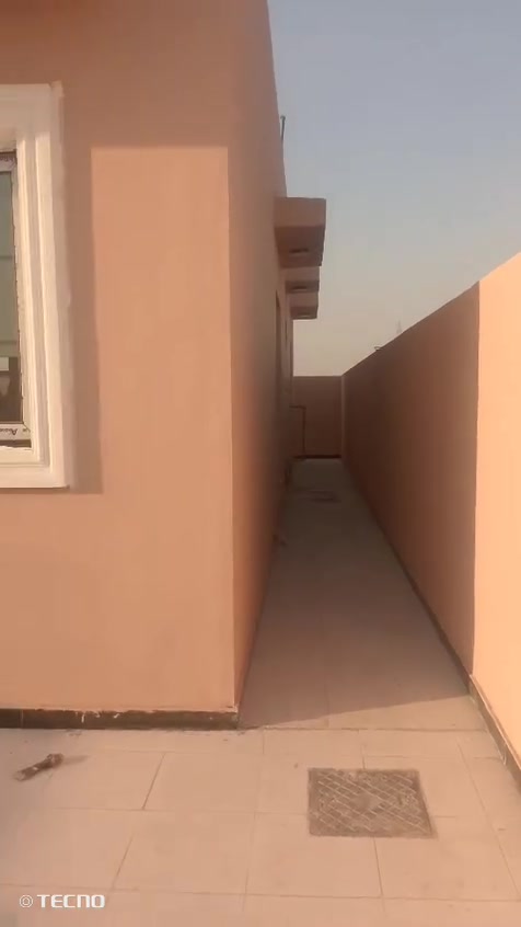السلام عليكم ورحمة الله وبركاته
يوجد بيت للبيع في مجمع الامام الحسين السكني
المساحة الكلية :- 200 متر
يتكون من حديقة وكراج واستقبال وصاله ومطبخ وغرفتين نوم وتخاريج 
المرحلة الثانية

البيت تحت الإنجاز حالياً.

السعر الكلي :- 135مليون
واصل :- 15 مليون
القسط الشهري :- 500 الف 
مشمول بقرض المصرف العقاري. 

يباع حاليا ب15 مليون الي  دافعهن للشركة ولا اشكال في جعل المبلغ على شكل دفعتين. 

سبب البيع الحاجة لشراء بيت اكبر 
ابيع مستعجل. 

مجمع الامام الحسين السكني طريق ابو صخير  
من المجمع العلوي وكإنك متجه الى ابو صخير يقع على الشارع العام مباشرةً.

تواصل ‏‪***********‬‏
للشراي

ملاحظة:-  يباع على السعر القديم 135 مليون. 
اما السعر الجديد الحالي 170 مليون بالنسبة للمجمع.

مستعجل جدا بسبب الحاجة
