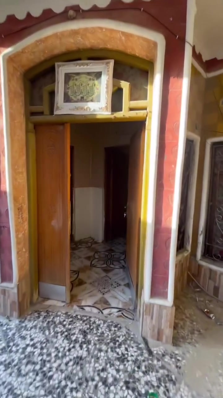بيت للإيجار بحي الاصدقاء مساحه 200 متر
غرفتين وصاله واستقبال ومطبخ وصحيات 
الايجار 600 الف قفل شامل الكهرباء والماء
للاستفسار : ***********
