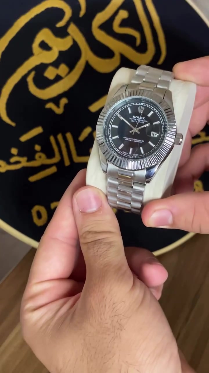 الفخامة بلونها الأسود! 🖤✨

ساعة Rolex Datejust بالمينا الأسود والتحفة الفضية.. تفاصيل فخمة، دقة عالية، وسعر يكمل الأناقة: 25,000 دينار بس! 💥
 الطلب والاستفسار: راسلنا على الخاص أو عبر الواتساب. *********** 
 التوصيل: متوفر لكافة المحافظات.
