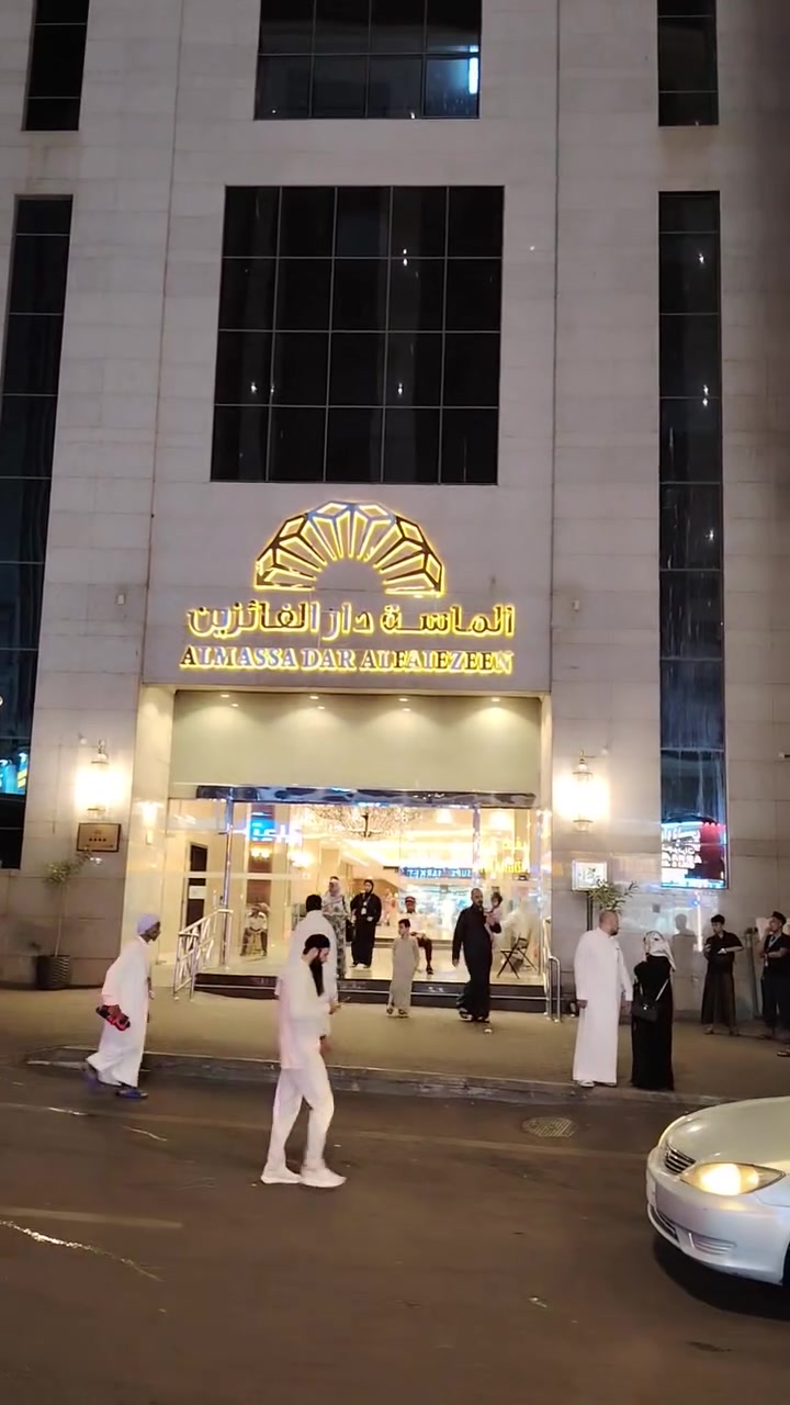✈️ عمرة الشهر العاشر ٢٠٢٦ عن طريق الجو وبسعر البر 
من مطار كركوك الدولي ✈️
📅 موعد الرحلة: ٢٠٢٦/١٠/٨
🔹 برنامج فندق الماسة دار الفائزين:
خلف برج الساعة، يبعد ٦٠٠ متر عن الحرم المكي
525   💲 دولار 
🔹 برنامج فندق أورنسيس – محبس الجن:
جهة السقايف، مطل على باصات النقل المجاني
400   💲 دولار
اذا تحب تشترك بالطعام يضاف إليها كلفة الطعام 
✨ راحة الطيران وسهولة الوصول… بسعر البر!
مكتب أحمد العجاج للحج والعمرة
📞 ***********
