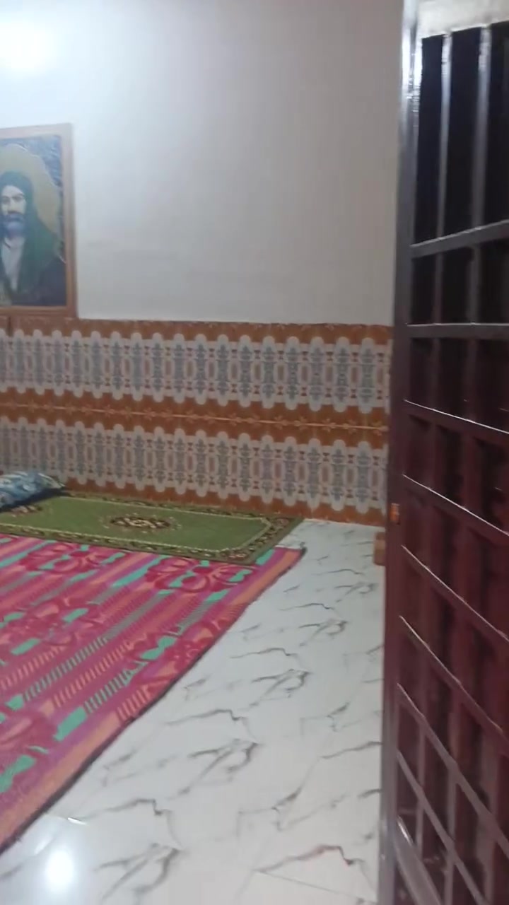 سلام عليكم الدار للبيع الموقع يم معارض السيارات قرب شارع المولده قرب اسواق سعد البيت مساحته 150 متر
 نزال 10 ب 15 البيت بلوك البيت جاهز عوزه سيراميك وبياض فقط ماي والكهرباء والنترنيت للباب السعر خاص رجان المايشتري لا يراسل ولا يخابر رقم الهاتف
 ‏‪***********‬‏
