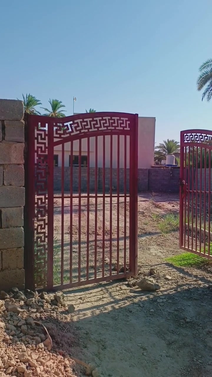 السلام عليكم المساحه 600 متر سند 25 تحويل باسم المشتري منطقه ابو طحين قنطره البيضاء يبعد عن شارع السيده زينب كيلو 600 متر بين التبليط وبين الطريق المدفوس سبيس كافه الخدمات متوفره السعر 125 وقابل التفاوض وباقي تفاصيل اكثر الاتصال***********
