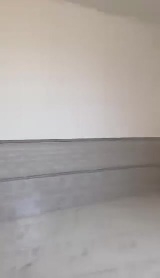 السلام عليكم 
مشتمل للبيع مساحته ١٢٥م طابق واحد يتكون من استقبال. مطبخ. صاله. غرفه.  مناور ٢ العنوان حي الجامعه قرب المدرسه الصينيه
 للأستفسار الأتصال على الرقم
‏‪***********‬‏
