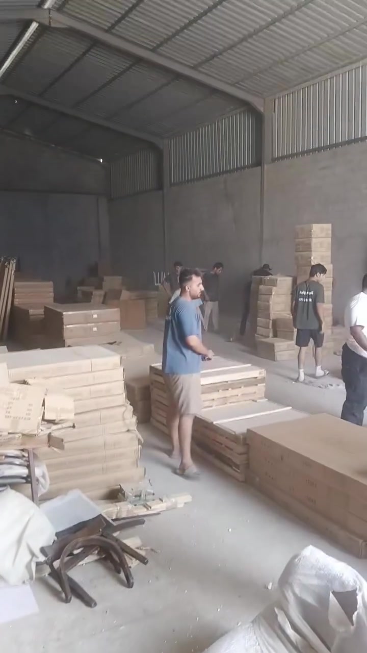مرحباً بكم
نحن هنا لنقدّم لكم أفضل خدمات تفريغ الحاويات، التحميل، والتسفيط باحترافية وسرعة.
كوادرنا جاهزة لخدمتكم بأي عدد تحتاجونه، وبأسعار تناسب الجميع.
📞 للتواصل:  ***********
👷 الفورمن: علي ثامر
