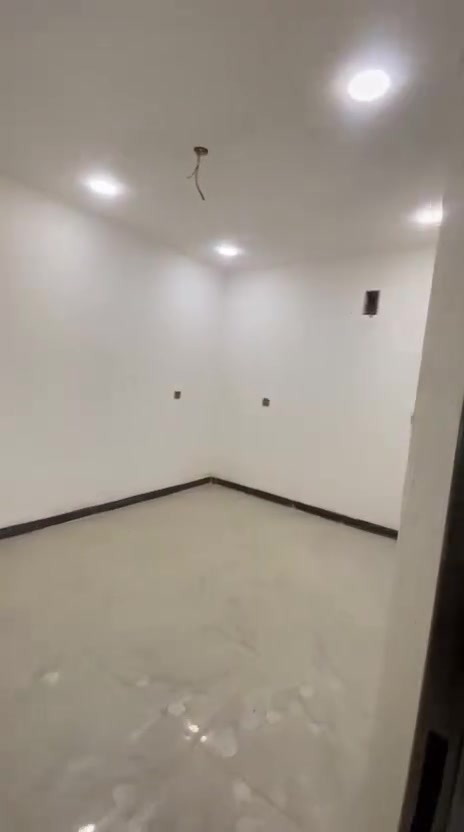 🏡 فرصة سكنية مميزة للإيجار في الدورة - حي دجلة!
​يقدم لكم مكتب البيت الأبيض للعقار مشتمل للإيجار بمواصفات متكاملة وبناء حديث:
​🔹 المساحة: 100 متر مربع
🔹 الموقع: الدورة - حي دجلة (موقع ممتاز وقريب من الخدمات)
🔹  الطابق ارضي و طابق اول 
​تفاصيل المشتمل:
​صالة استقبال واسعة
​غرف نوم
​مطبخ حديث
​خدمات متكاملة
​بناء حديث وجاهز للسكن المباشر
​📲 للاستفسار والحجز، يرجى الاتصال بنا:
📞 ***********
