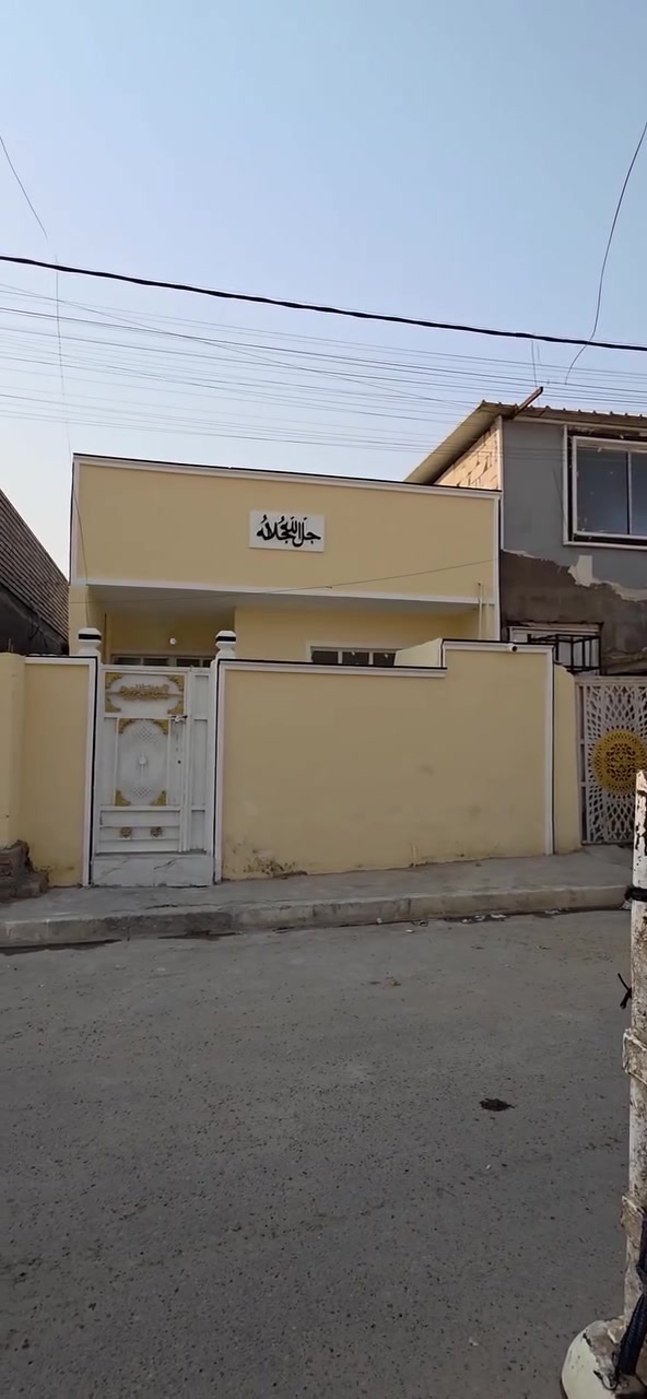 بيت للبيع المساحة ١٠٠م زراعي سبع قصور شارع ابو علي مقابيل شارع المدارس جميع الخدمات متوفره السعر 48 وبي مجال للإستفسار يرجى مراجعة الدلاليه الأمير عنوان دلاليه شارع ابو علي مقابيل المدرسة الأهلية ***********
