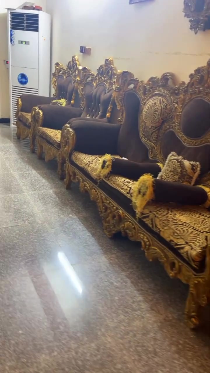 تخم قنفات ملكي 12 مقعد للبيع 
السعر 750 الف 
للتواصل ***********

