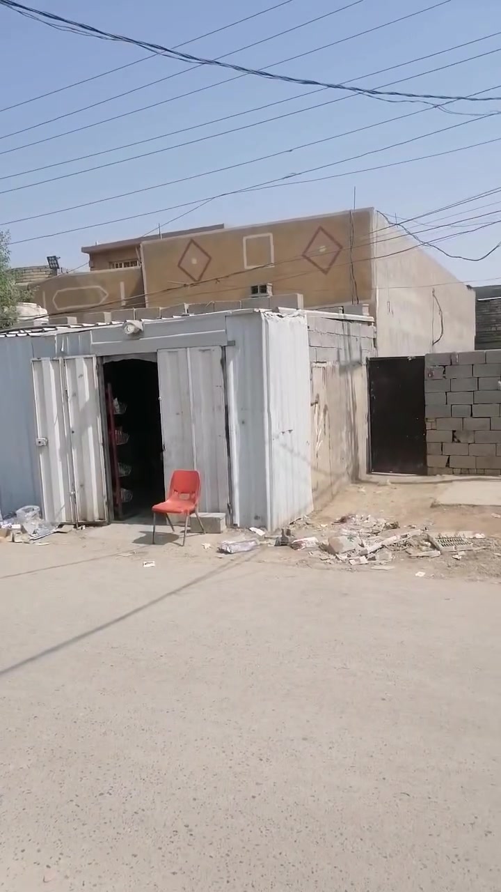السلام عليكم بيت مساحه ٢٥٠ معه محل للبيع نهروان دوانم مقابيل بانزينخنة عكيل شارع سيد سعدون كامل الخدمات ***********
