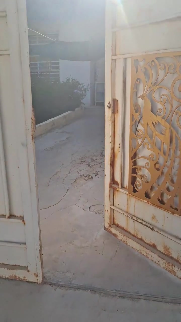 بيت للاجارفي شارع الحوراءزينب فوك من فندق البارون عامود٨٤مساحه البيت ٣٠٠مترالتصوير بالفديو الاثاث الموجود كله للبيع على الراغب الاتصال على ***********
