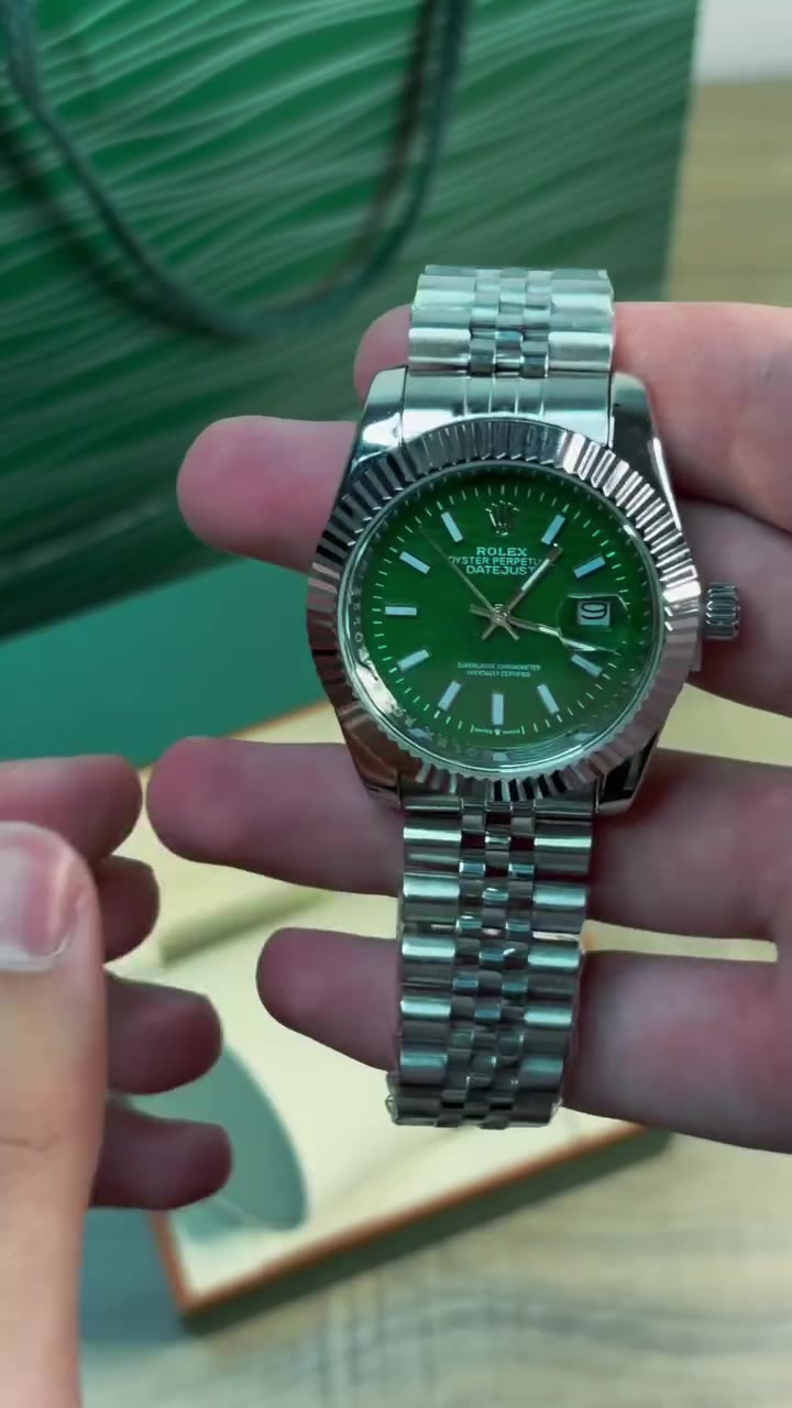 السلام عليكم 
ساعة ROLEX رجالي زيتوني طبق الأصل 
السعر 35 الف مع التوصيل 
للتواصل ***********
