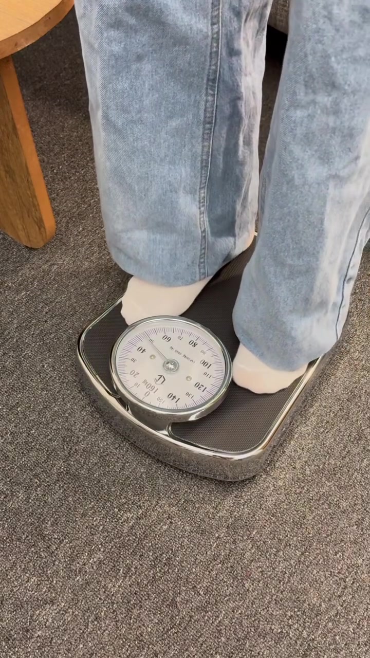 ميزان  ميكانيكي منLIBRONIC
الاستخدامات:
يمكن استخدام الميزان الميكانيكي لقياس وزن الأشخاص في المنازل أو المراكز الصحية.
يُستخدم الميزان الميكانيكي في المحلات لقياس وزن المنتجات

واتساب ***********
#كهربائي #ميزان #وزن #قاعات #بيع_وشراء
