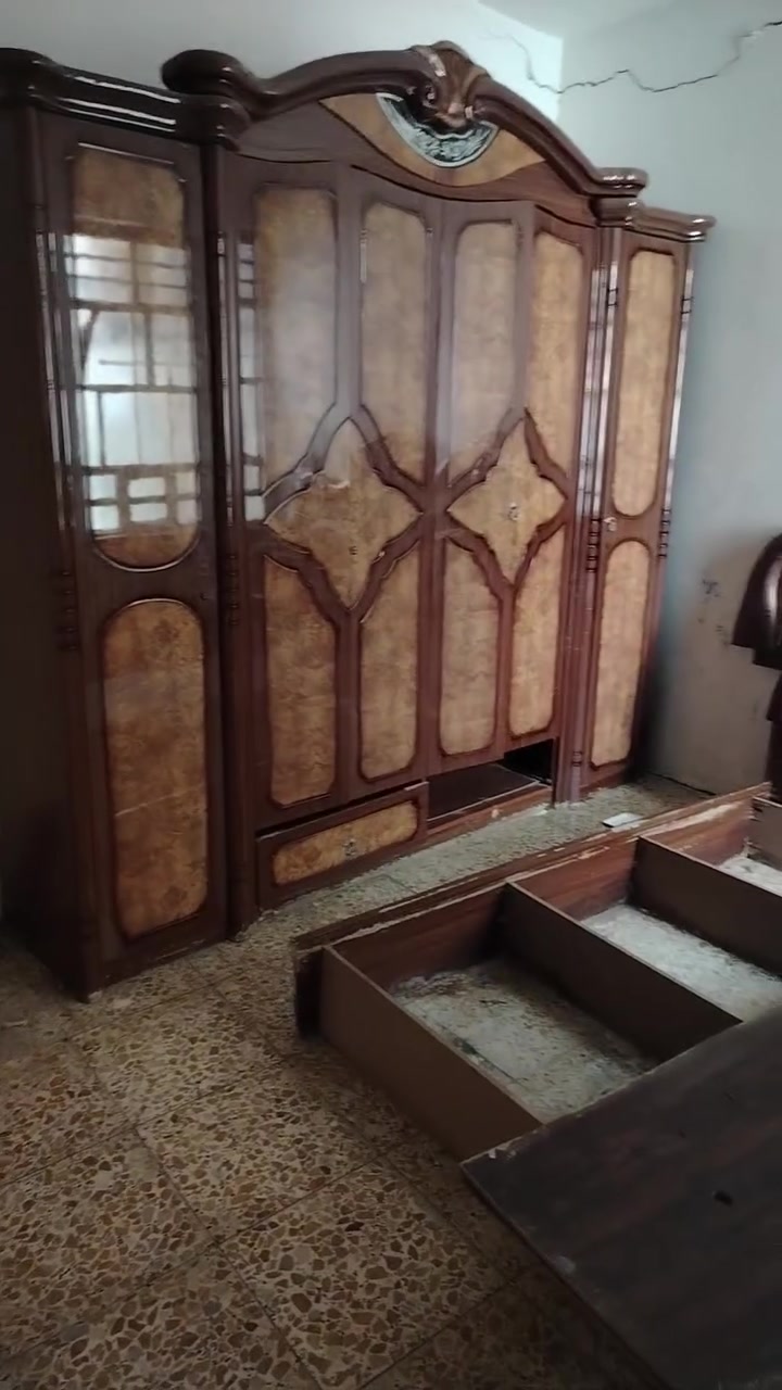 غرفة اخشاب نضيفه بلاش افتحها وخذها بالعافيه مكاني بغداد حي اور ***********
