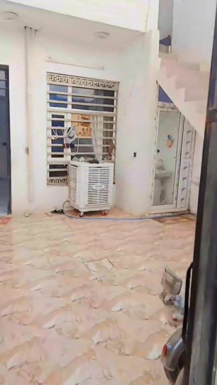 السلام عليكم بيت بحي العسكري قرب جسر لين بل زراعي للبيع مساحه 100 متر 45 بي مجال  للستفسار هاذه رقمي ***********
