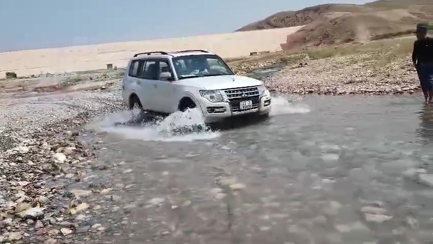 سلام عليكم باجيرو موديل 2010 فول مواصفات السياره جاهزه من كلشي تبريد كهربائيات غرفه رقم بغداد انكليزي تحويل ثاني يوم السياره بيها 4 قطع صبغ السعر 90 بيها مجال قليل مستعجل عله بيعتها رقم التواصل ***********
