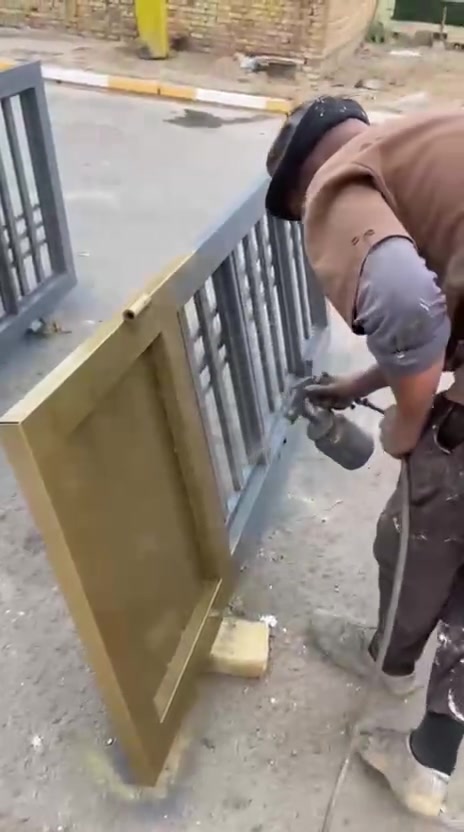 صباغ حديد • ابواب وشبابيك • تنظيف