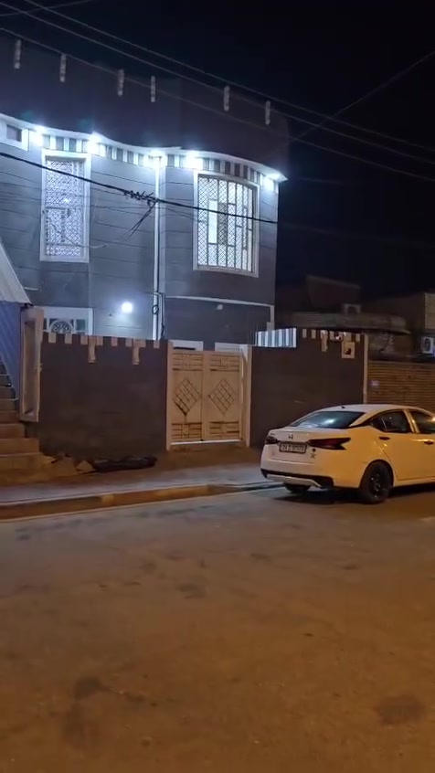 السلام عليكم
بيت طابق اول 
درج معزول 
قبله 4 تالاف 
سايدين 2
غرفتين وصاله واستقبال مطبخ صحيات واسطح 
500 
سويته 450 شامل جور الماي والكهرباء قفل قفل قفل غير قابل للتفاوض 
عقارات حيدر القاسم 
***********
