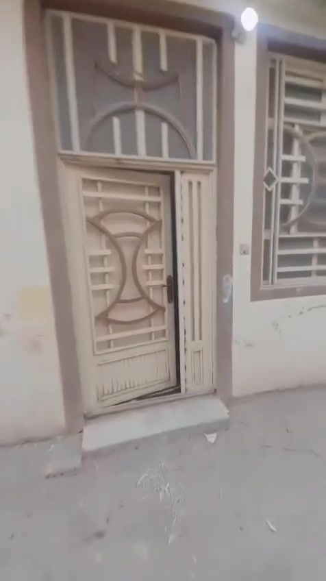 السلام عليكم دار للأيجار المساحه 50م جدا نظيف كربلاء البوبيات عمود 67 يبعد عن الشارع 100م يتكون استقبال وغرفة نوم وخدمات وسطح يوجد مع الدار مراوح عدد 2 سخان تانكي ماء وماطور سعر الايجار 250 الف/ *********** / ***********

