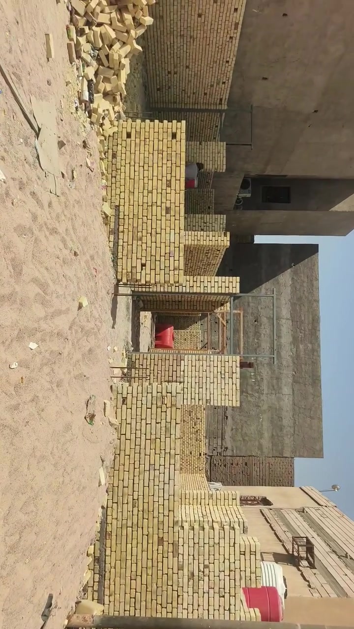 سلام عليكم المقاولات بناء وتشطيب جميع العمال (داخل البصره فقط) 
‏نبني بيت أحلامك من الااساس لا تسليم ⚒️
‏التواصل السفسار عله رقم *********** 
وتساب موجود 
من رخصت الدمن وافق
