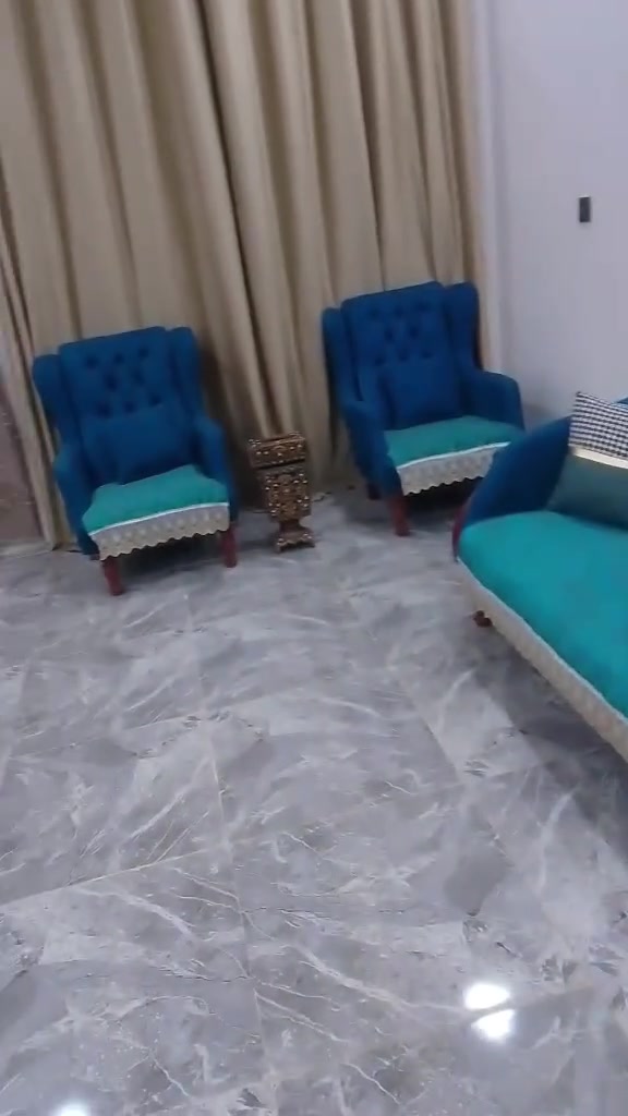 تخم مستعمل اربع اشهر 
رجلينه واكعات ليورا جديد وحيل نضيف للاستفسار خاص واتساب ***********
