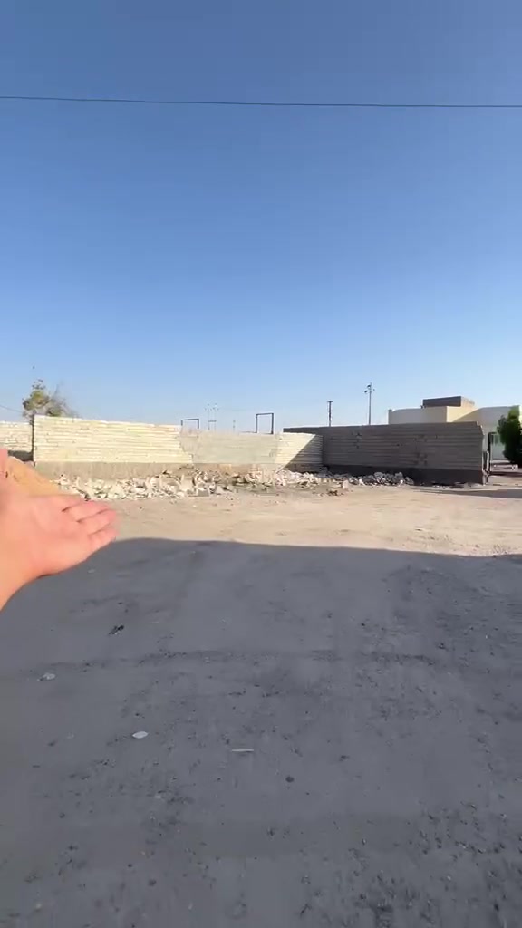 قطعه ارض للبيع ركن ٢٠٠متر زراعيه تحويل مباشر بل شراع قرب محطه الميلاد محدوله ومدفونه جاهزه للبناء  كامله خدمات سكن ومي وكهرباء السعر ٩ملايين 
مكتب كريم العبيدي 
***********
