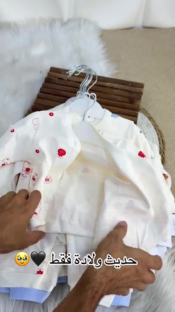 تراكات بهارية حديث ولادة 🧸🤎 خامة ناعمة ودافية، تجنن على البيبي وتناسبه من أول أيامه ✨ 📲 للحجز والاستفسار واتساب: *********** ***********

