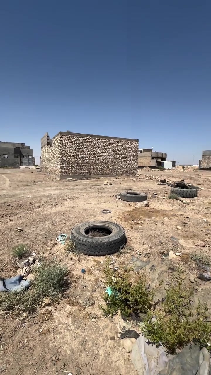 قطعة ارض للبيع في الرمادي منطقة ٧ كيلو 
مساحتها ٢٠٠ متر الوجه١٠ امتار ونزال ٢٠ متر
منطقة مخدومه ماء وكهرباء وسكنيه 
السعر جدا ممتاز ومناسب 
تفاصيل اكثر انتصل 
*********** يتوفر وتساب 
رقم قطعه ٢١١٨٩
