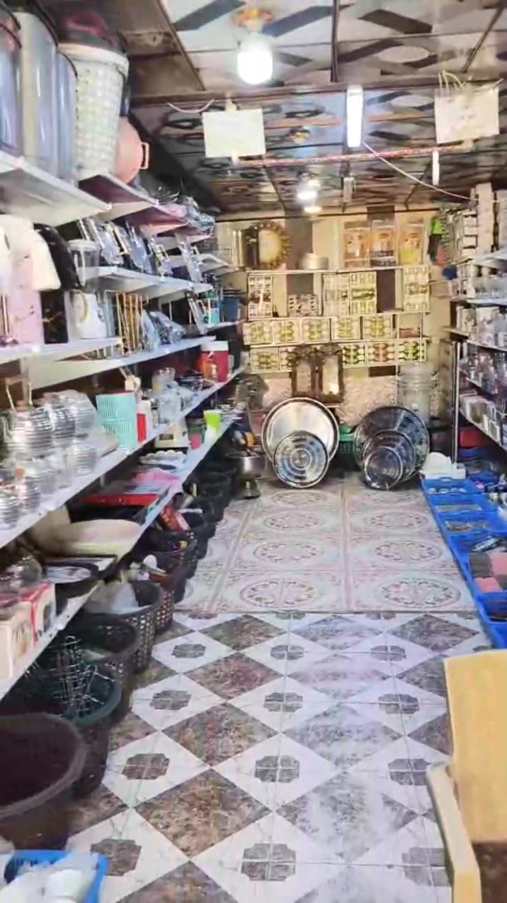 السلام عليكم محل للبيع كربلاء باب طويريج لمحل بي شغل وخير من الله دخل يوصل 300وفوك اريد ابيعه بسبب طلع تعيين للجادين فقط التواصل على الرقم *********** واتساب
