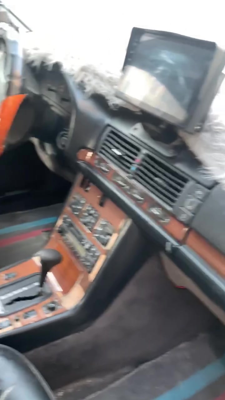 سلام عليكم اللهم صل وسلم وبارك على نبينا محمد وعلى اله 🇩🇪🇩🇪🇩🇪🇩🇪🇩🇪🇩🇪 مارسدس شبح التفاصيل.
1 دبل فيتبم.                                      
2فتحه سلايد روف 
3 شاشه أندرويد 
4 تحكم ستيرن كهربائي
5 غرفه جلد ملكي 
6 تحكم كشنات اربعه     
7دبل جامه 
8 محرك 6 سلندر تابوت مرغوب 
9 رقم بغداد مميز بسمي سنويه لل31 تخلص
 مكان السياره بغداد شعب حي اور  السعر المطلوب 56$ ورقه  وبيها مجال تعال وتدلل ( *********** ) رجاء رجاء خلي عندك كلمه ومن تواعد تعال بدون وعود كاذبه
