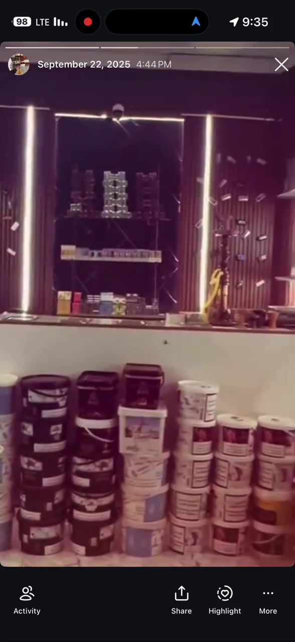 السلام عليكم اخواني 
محل اراكيل للبيع كامل مع المكان
عنوان تقاطع درويش مدخل حي التراث 
كامل مكمل المحل 
البيع بسبب عدم تفرغ 
رقم ***********
