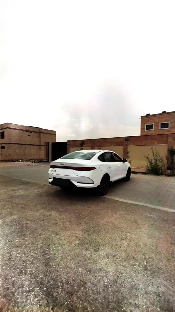 السلام عليكم للبيع أو للمراوس: BYD Qin Plus (بي واي دي كين بلاس)
اللون الخارجي: أبيض صدفي.
​اللون الداخلي: أبيض مميز وفخم جداً بحالة الشركة.
​الكفالة: مكفولة كفالة عامة شاملة.
​التحديث والبرامج: محدثة لأحدث إصدار ومثبت عليها كافة البرامج والتطبيقات:
​واجهة Dudu Launcher (دودو لانشر).
و واجهة Kinex Launcher (لانشر كينكس)
​تطبيق YouTube (يوتيوب).
​حزمة التطبيقات والخدمات كاملة وشغالة 100%
وويها شاحن اصلي سعرة ورقتين يطول ب الشحن ساعة ونص الى ساعتين
​الوضع العام: السيارة بحالة الزيرو مرقم بغداد   
​خيارات البيع: للبيع نقداً أو للمراوس 
​للتواصل والاستفسار:
​رقم الهاتف: [***********]
​ المحافظة: [النجف]
