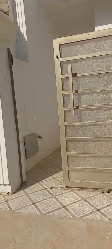 🏠 بيت للإيجار – بناء حديث
متوفر بيت للإيجار شرط موظف : والسبب معروف 
📐 المساحة: 100 متر مربع
🏢 عدد الطوابق: طابقان
🏗️ نوع البناء: حديث ومميز
💰 الإيجار الشهري: 300 ألف دينار عراقي.
📍 الموقع: تكريت الديوم حي التوحید قرب جامع الويس والملعب الخماسي .
🌍  الموقع على الخرائط 34.619328,43.656692 
📞 للاستفسار والتواصل: اتصال ***********‪
اتصال و واتساب 077‪05133909
البيت جاهز للسكن بعد يومين .
