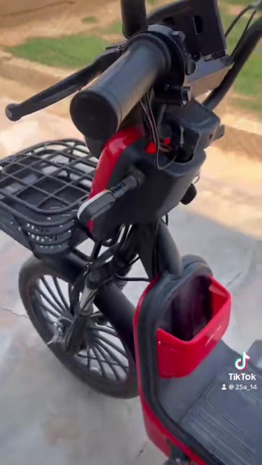 سلام عليكم
دراجه شحن حجم 20  نضيف بطاريات 4شادلها جديد
شاشا شغال ما بي عيب موديل. 2025 كهربايات كله شغال شاحنه موجوده سعر 250وبي مجال قليل المكان كركوك فلكه وادي النفط ملاعبدالله رقم الهاتف ***********
