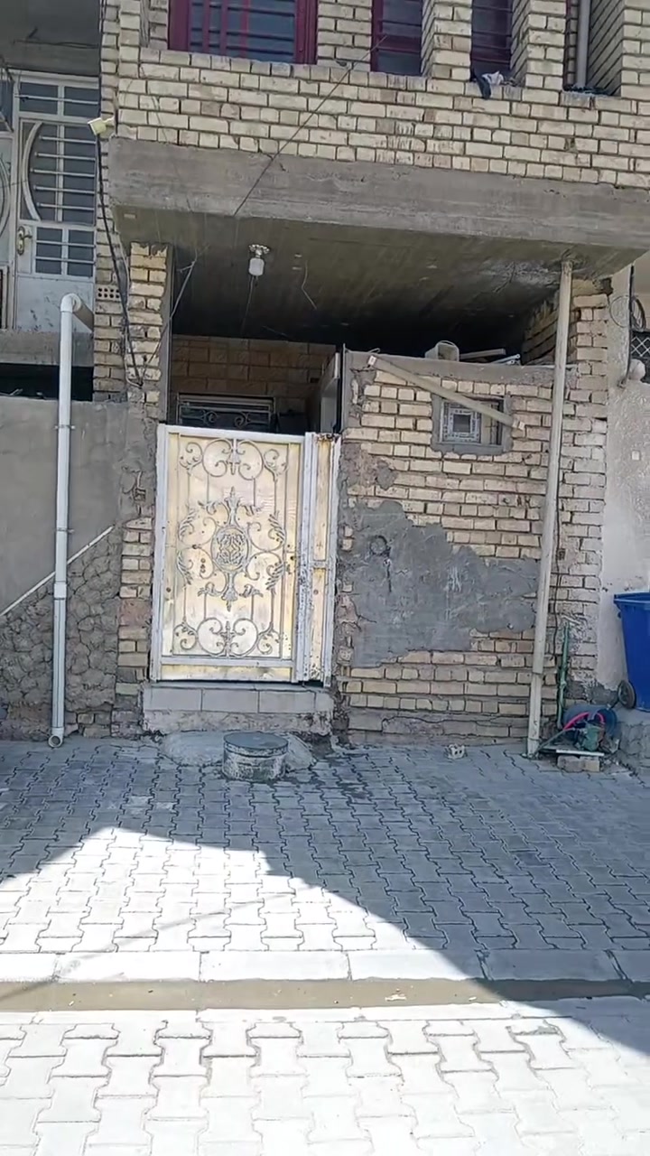 السلام عليكم بيت للبيع 50متر طابقين الشعله الدوانم ورا السجه شارع أبودراج خدمات كامله ماء ومجاري مقرنص وتبليط السعر 54 وابيه مجال الاستفسار ع الرقم ***********
