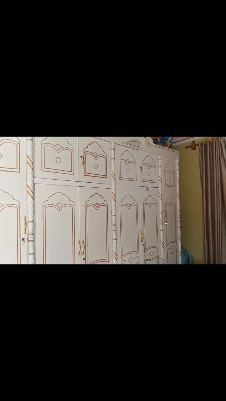 سلام عليكم غرفه للبيع تفصال خشب ثقيل 
نضيفه كلش سعرمناسب  ***********
