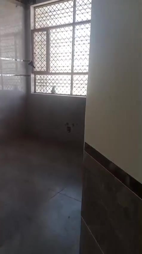 سلام عليكم ورحمه الله وبركاته يوجد لدينا بيت البيع في كربلاء قرب مرقد سيد اسماعيل ومدخل من جهة الرابط الزبيله منطقة حلوه خدمات كامله تبليط ماء كهرباء مجاري عرض شارع 10متر منطقه هدوه محتويات البيت المساحه الكليه 100متر بناء طابوك درجه اولى طابقين طابق ارضي استقبال مطبخ صيحات غرفه نوم طابق ثاني غرفتين نوم صيحات صاله بناء حلو مرتب ونظيف بناء جديد السعر المطلوب 85مليون اكو مجال اي استفسار اتصال هاتفي ***********. ابوامير
