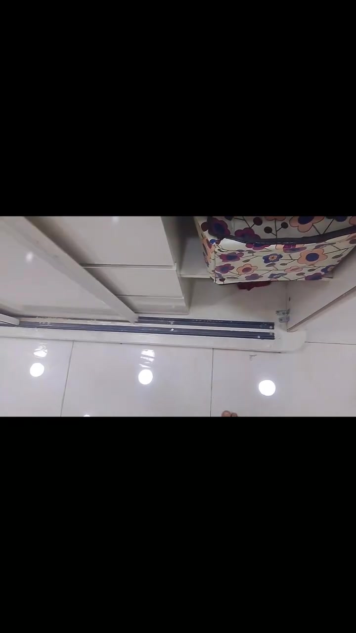 السلام عليكم غرفه نوم تركي مستخدمه ضخمه بلوك اصلي تكمه مجرات هيدروليك شيزلون زاويه جك خزن جربايه بيها ضرر سجه باب الكنتور لازم تتبدل ومصور الضرر 
العنوان بغداد قرب علوه الرشيد 
***********
السعر 500الف
