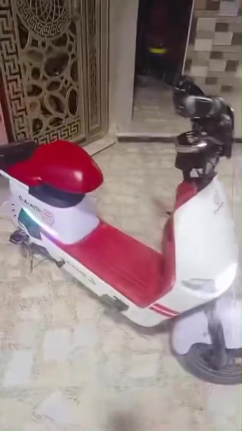 السلام عليكم عندي دراجه ع شحن كلشي مابيها شغاله  وشاحنه وياها  سعرها ١٥٠ وبيها مجال ***********
