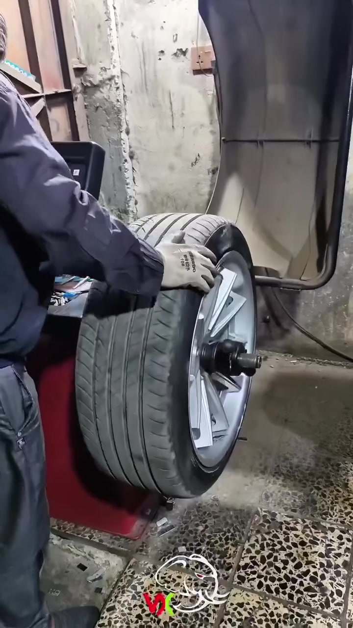 تريد سيارتك ترجع وكالة وتلمع من جديد؟ جربنا وما راح تندم! 🔥
🚗 عرض البولش المتكامل:
✅ بولش احترافي 3 مراحل (لإزالة الخدوش وإعادة اللمعان)
✅ حماية نانو سيراميك (لمعان دائم وحماية من العوامل الجوية)
✅ تجديد سوادات السيارة (الداخلية + الخارجية)
✅ حمام داخلي وتنظيف عميق وشامل
💰 كل هذا بسعر خيالي: 125 ألف دينار فقط! 💥
🛠️ خدماتنا الإضافية المميزة:
▪️ صبغ فجوج ووياله أصلية ومقاومة للحرارة
▪️ تركيب إنارة داخلية محيطية 
▪️ سقف نجوم روز رايز (Starry Sky)
▪️ تعمير وصيانة كافة أنواع السيارات
📍 العنوان: بغداد
📞 للحجز والاستفسار: ***********

نص مكتوب في الصور:
- عروض البولش بوليش 3 مراحل نانو سيراميك تجديد سوادات داخل وخارج حمام داخلي كل هذا بسعر 125 ألف دينار صبغ فجوج والويالات نجوم سقف روز رايز إنارة داخلية محيطية تعمير كافة السيارات العنوان: بغداد للتواصل: ***********