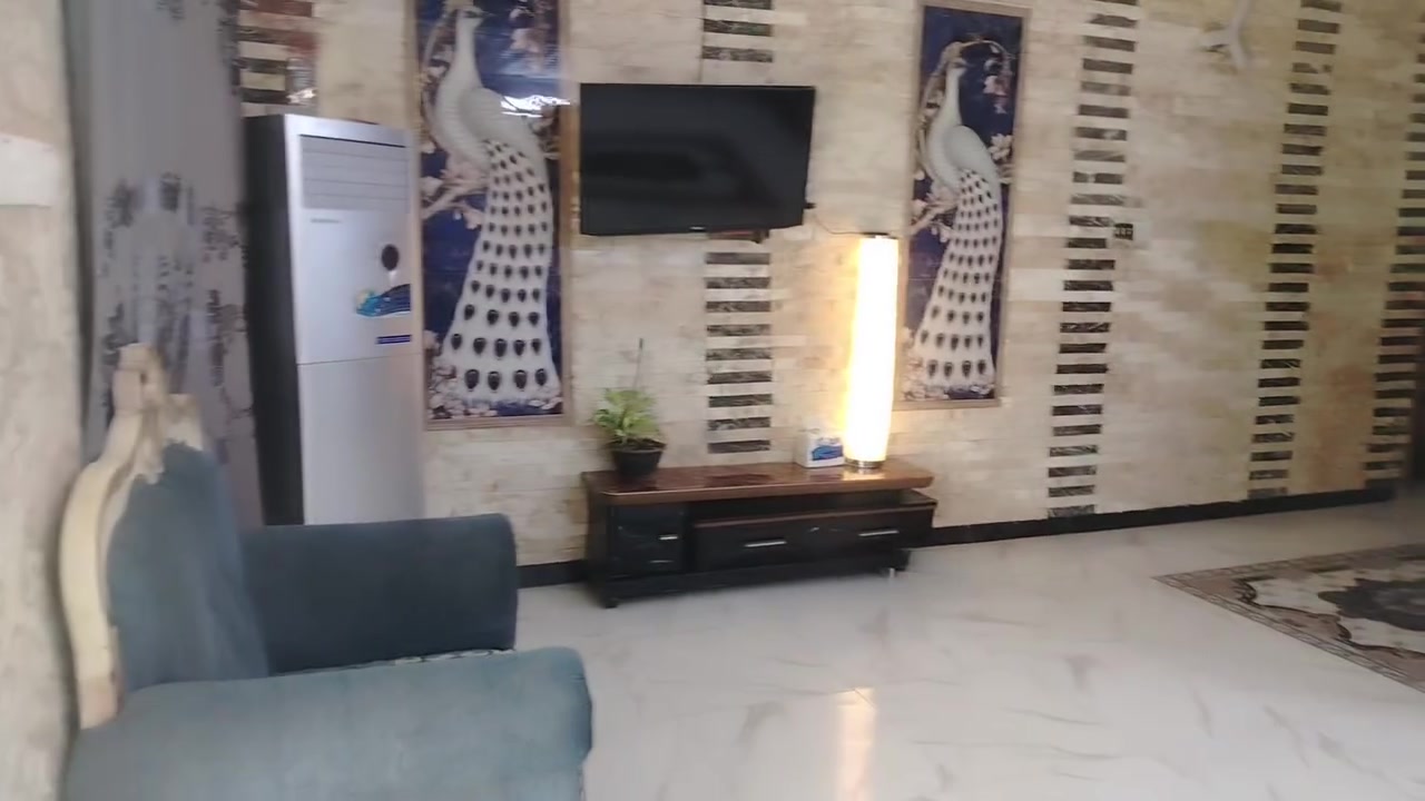 دار للبيع طابو صرف
المساحه//270متر طابقين
الموقع //حله حي الضباط شارع الكابينات على شارع تجاري 
( سعر المتر مليون و750 ) 
المحتويات /
الطابق الاول //يحتوي ع هول كبير وصالة استقبال وغرفه ومطبخين حار وبارد َيحتوي ع حمام ومجمع صحيات +طارمه وحديقه وصحيات خارجيه 

الطابق الثاني // علماً الطابق الثاني تكدر كامشتمل معزول كامل او من ضمن البيت 
يحتوي / على هول كبير في الوسط 
وجهت اليسار غرفتين كبيره وهول صغير في الوسط
جهت اليمين يوجد مطبخ ومخزن صغير وممرر طويل كبير +مجمع صحيات
//علماً البيت بناء قوي ومرمم حديثاً يعني نظيف ما يحتاج اي تعديل
للاستفسار اكثر مراسلة الصفحه او واتساب ***********

