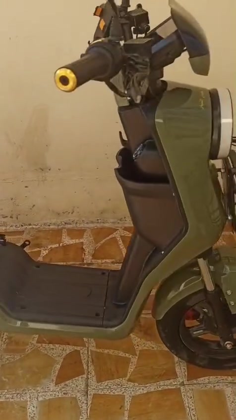 لدي هذه الدراجه للبيع ار 9 الدراجه جديده صار لها شهر من اخذتها من الشركه استعمالها على يدي الدراجه الشرط ست بطاريات شرط البطاريات والشرط الملف الماطور جاهز القياده لا ينقصه شيء واصل الشركه موجود صاروا له عندي شهر من اشتريته من الشركه ماطور جديد السعر 700. رقم الهاتف *********** دراجه تاخذها شرط الفحص بعدها على وضعيه الشركه
